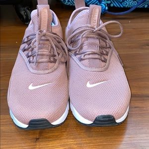 Nike Air Max women’s tennis shoes